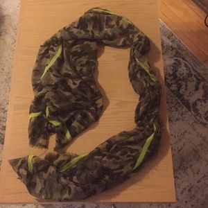Camo fashion scarf with light green trim